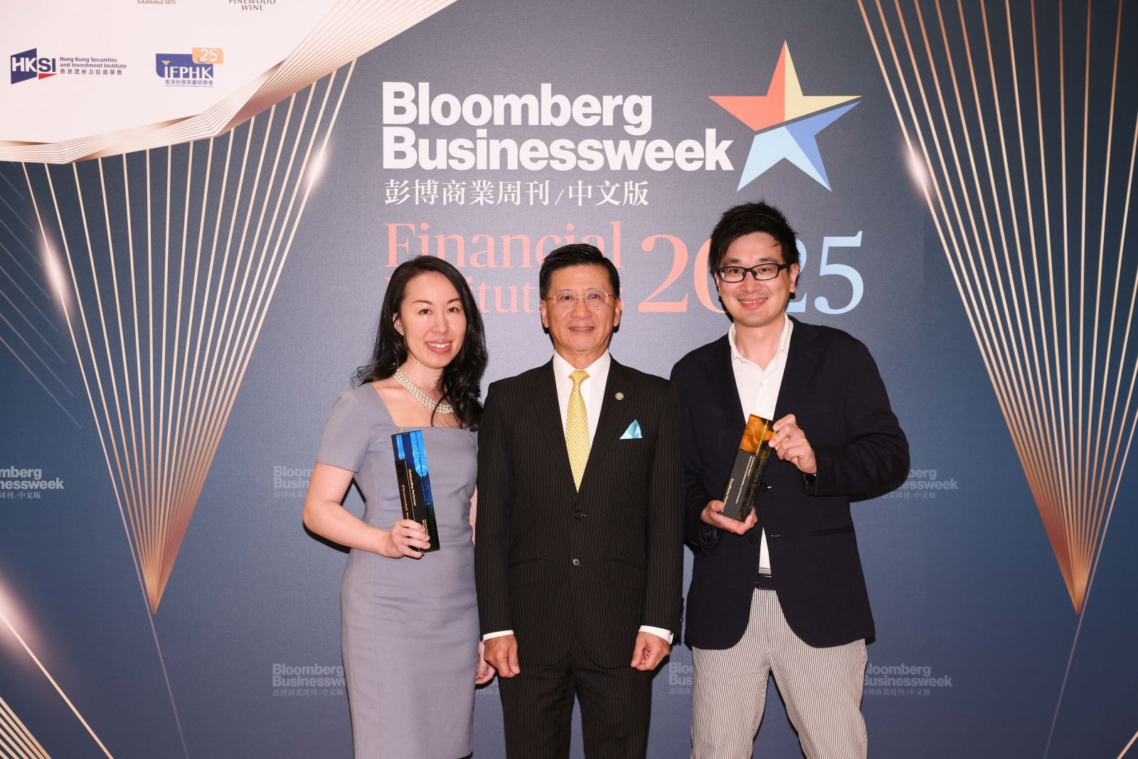 周大福人壽在《彭博商業周刊》「金融機構大獎 2025」中獲得八項殊榮